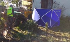 Podolin. Auto wbite w dom. Nie żyje 24-latka