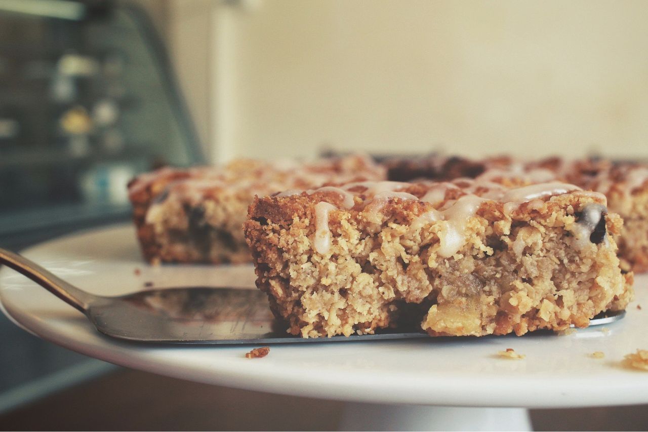 5 przepisów na najlepsze ciasta cynamonowe do kawy. Ich zapach jest lepszy niż świeczki zapachowe