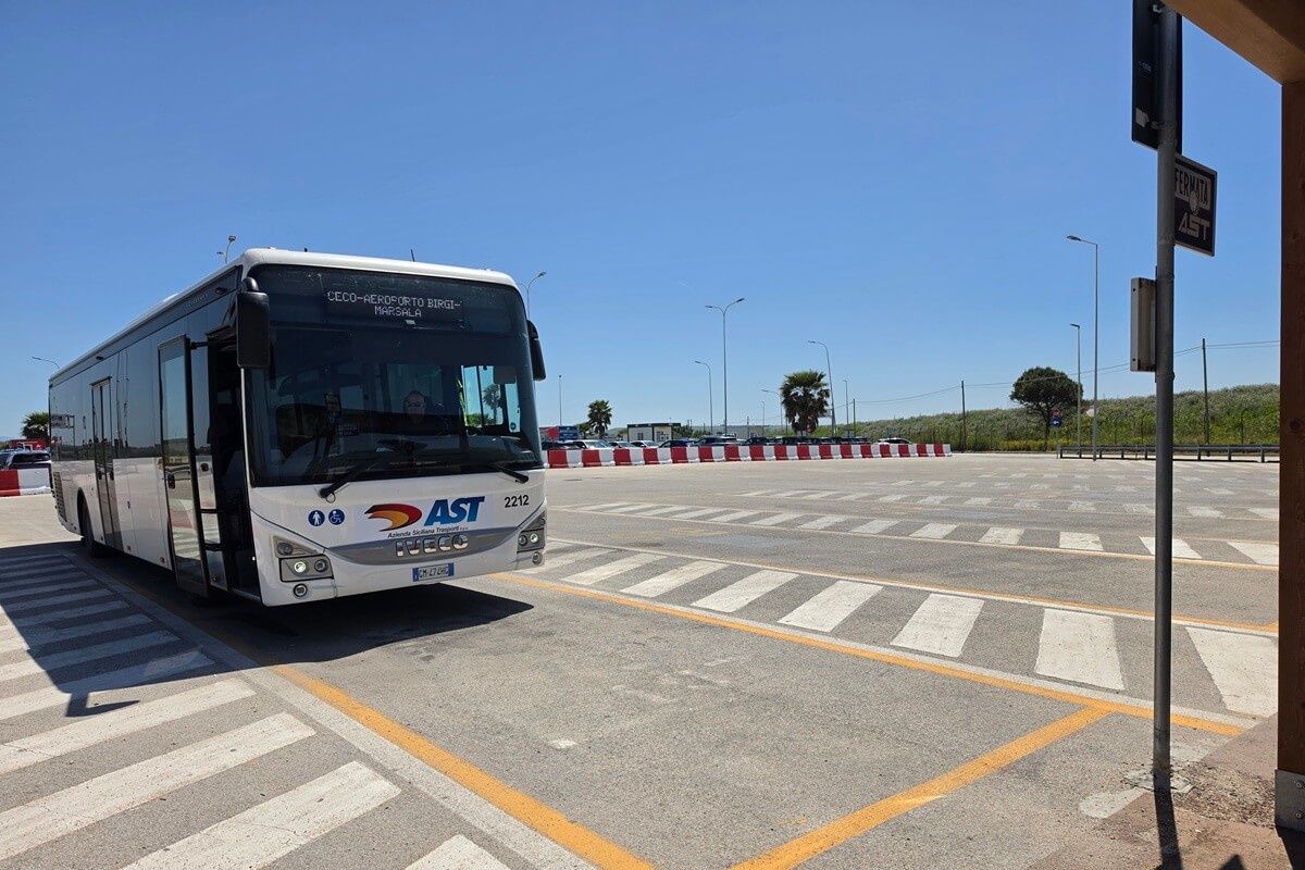 Autobus AST na lotnisku