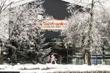 Nowy system na parkingach Biedronki. Oto na czym polega