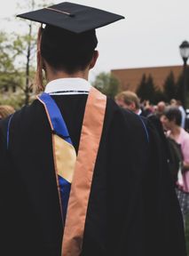 Prestiżowa uczelnia przeprasza za "pomocne" rady dla azjatyckich studentów xD