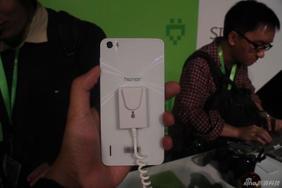 W skrócie: współpraca OnePlusa i JBL, Huawei Honor 6 Extreme Edition i klon iPhone'a on Lenovo 7