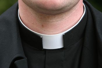 Afera na lekcji religii. Duchowny z zarzutami niestosownego zachowania wobec uczniów