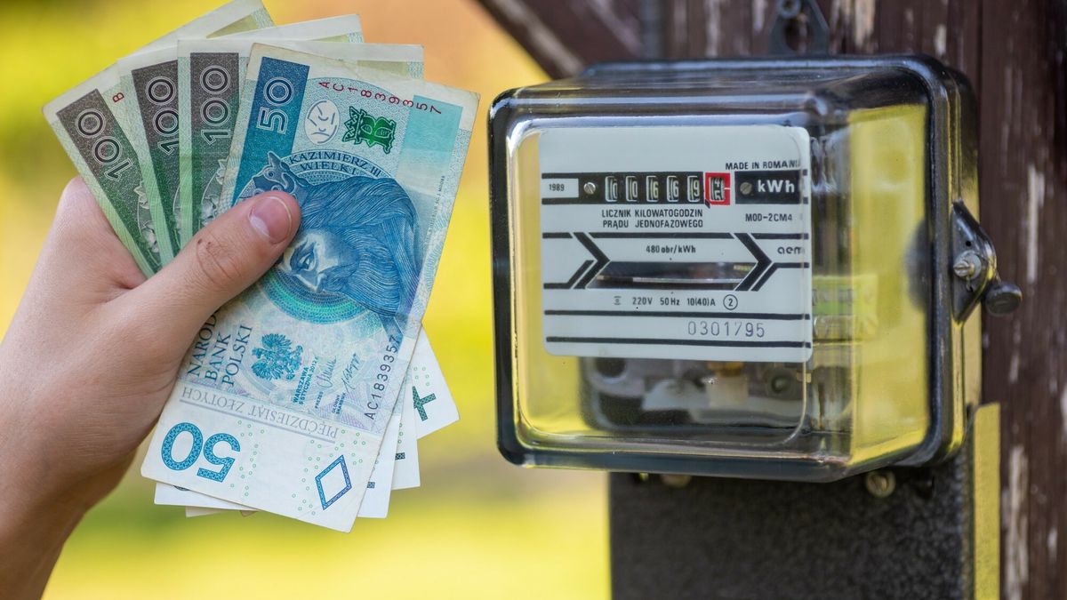 Stock Arkadiusz Zió?ek
Fot. Arkadiusz Ziolek/East News.
n/z Licznik energii elektrycznej z pieniedzmi.
ARKADIUSZ ZIOLEK