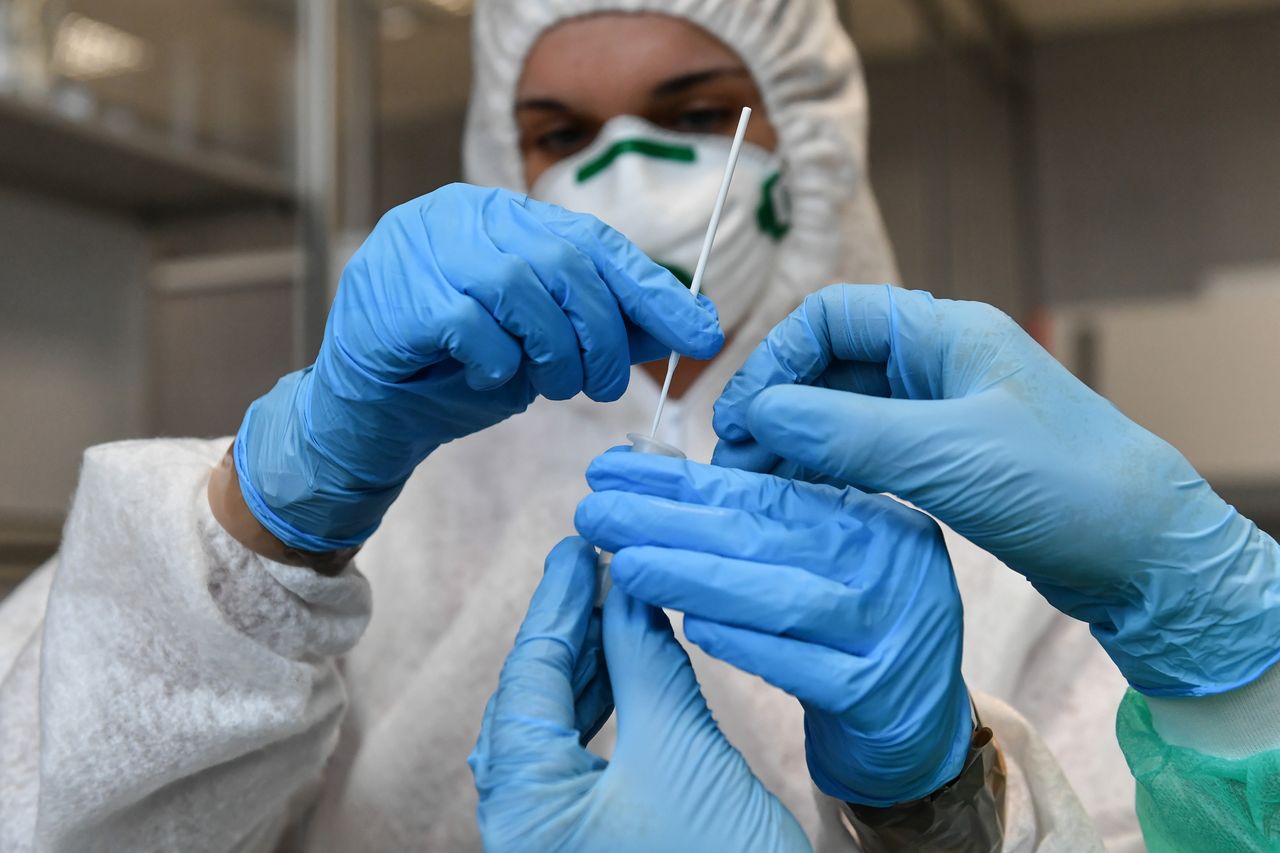 Polscy inżynierowie opracowali maszynę do szybkich testów na koronawirusa 