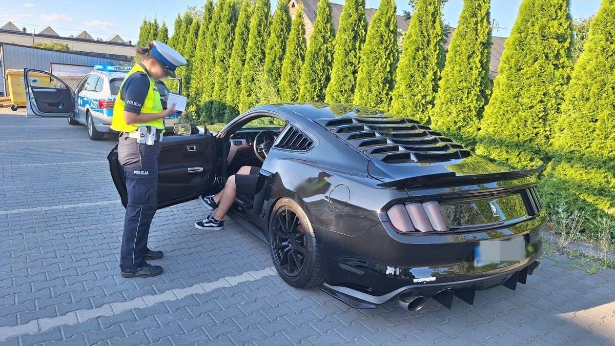 Mustang zatrzymany do kontroli