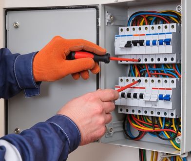 Zapłacili prawie 500 zł, nie mogą pracować. Elektrycy mają problem