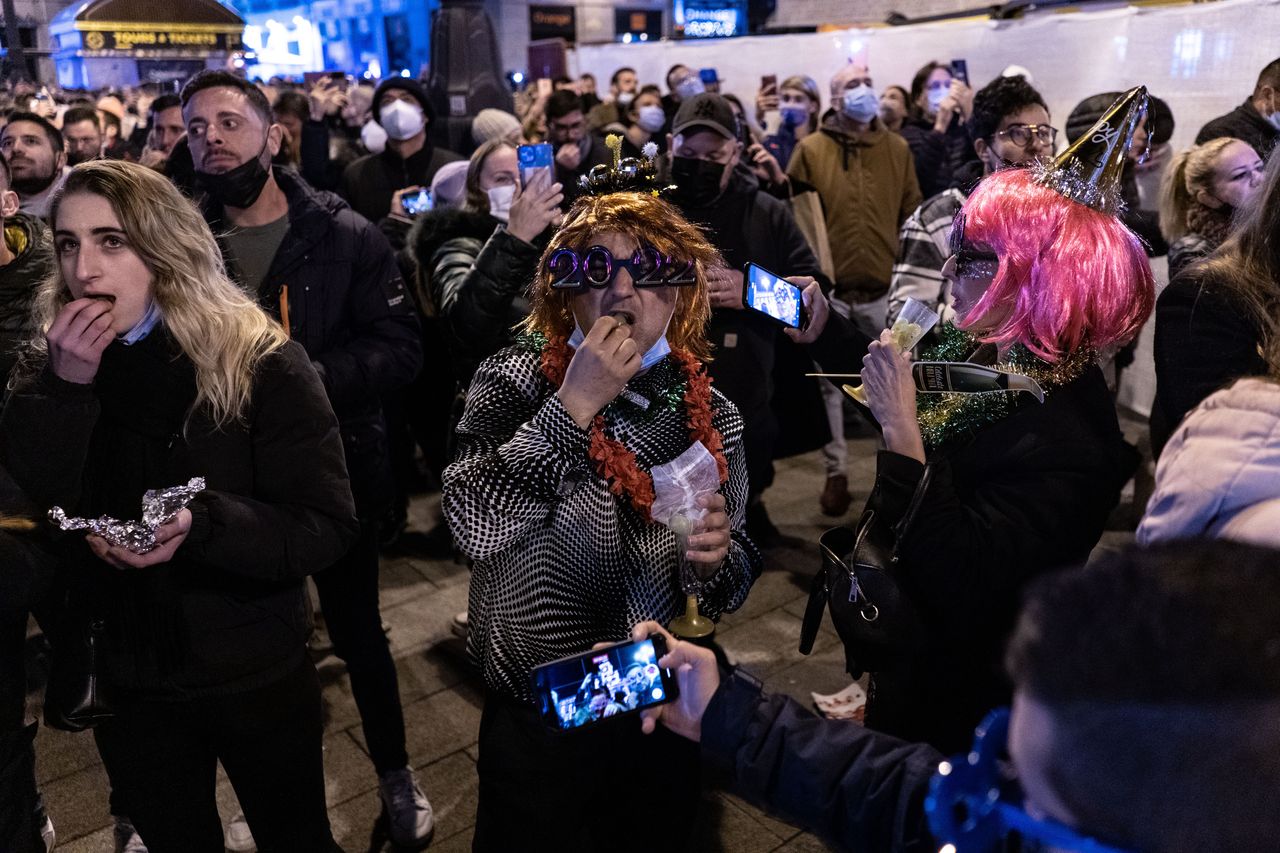 Tak Madryt pożegna stary rok. Tłumy zjedzą 12 "szczęśliwych winogron"