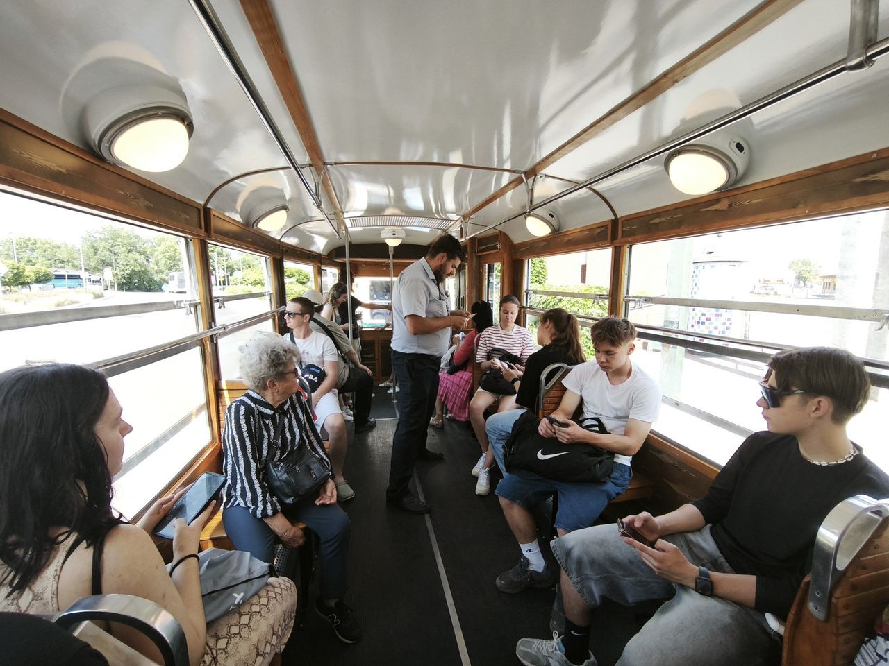 Podróż po Krakowie zabytkowymi tramwajami z Warszawy i Wrocławia. Wrażenia? Zachwyt i nostalgia