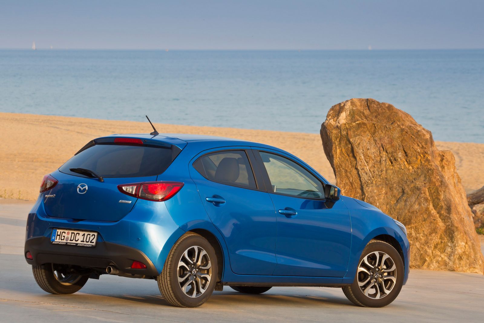 Europejska Mazda 2 – obszerna galeria zdjęć 25