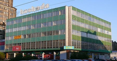 Był perełką Łodzi w czasach PRL. Budowano go aż sześć lat