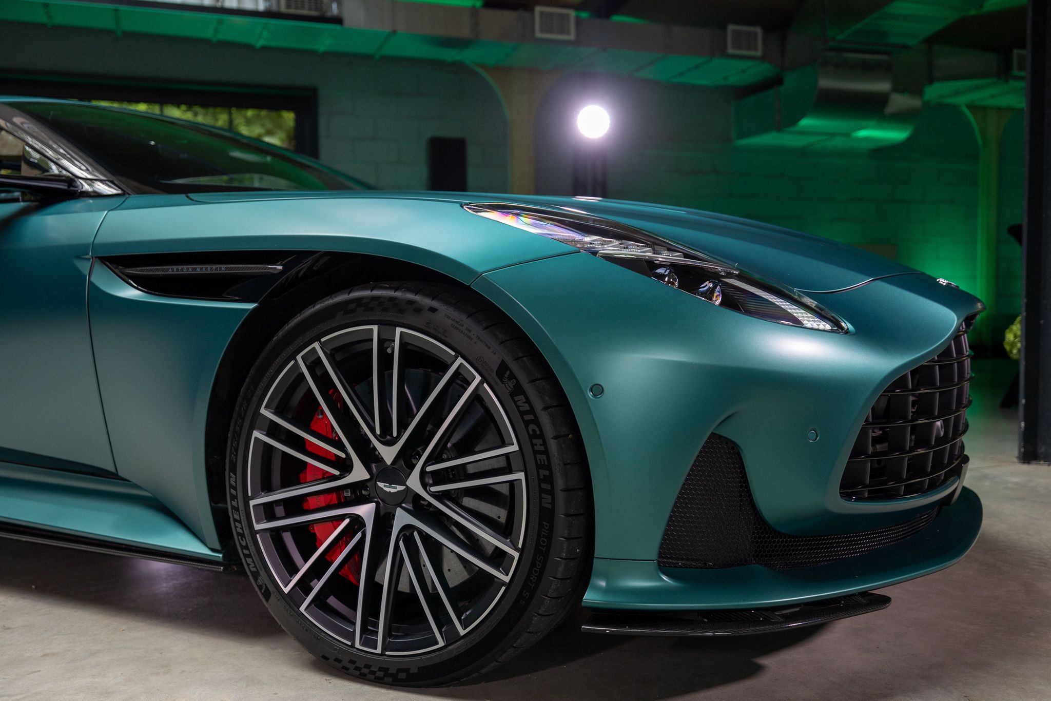 Aston Martin DB12 – polska premiera