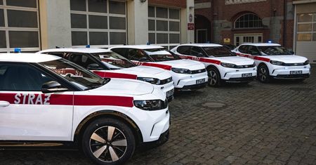Straż pożarna ma nowe auta. To Fordy Capri z niespodzianką pod maską