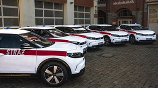 Straż pożarna ma nowe auta. To Fordy Capri z niespodzianką pod maską