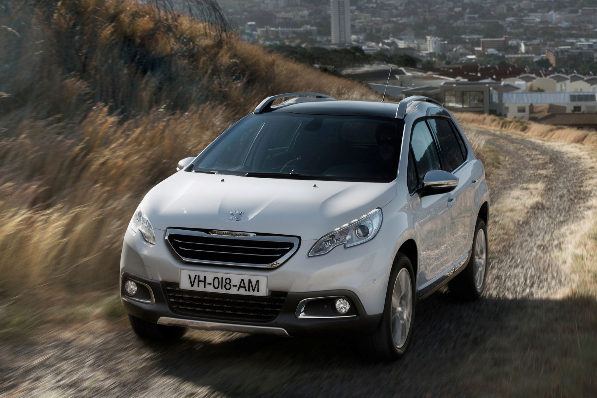 Peugeot 2008 to bardziej kombi na złe drogi niż crossover. Ma jednak wysoko uniesione zawieszenie i do tego trwałe.