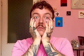 Mati jest w trzech związkach jednocześnie. Tak wygląda jego życie