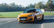 Ford Focus ST nareszcie z automatem. Niestety, 7-biegowa skrzynia pogarsza osiągi