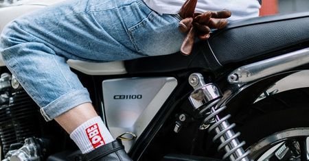 Wypadek z udziałem motocyklisty. Nie obyło się bez obrażeń