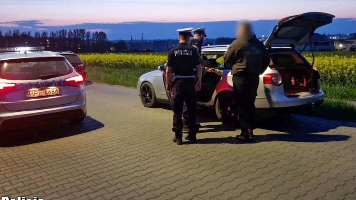 Podróżowali w bagażniku