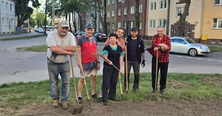 Ostróda: Zielona zmiana w centrum - mieszkańcy wspólnie upiększają osiedle