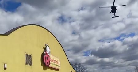 Był przed Biedronką. Aż zaczął nagrywać. "Ogromny huk"