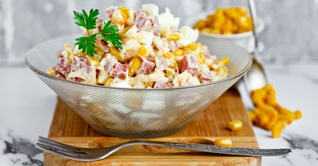 Oryginalne sałatki na Wielkanoc. Wypróbuj te przepisy