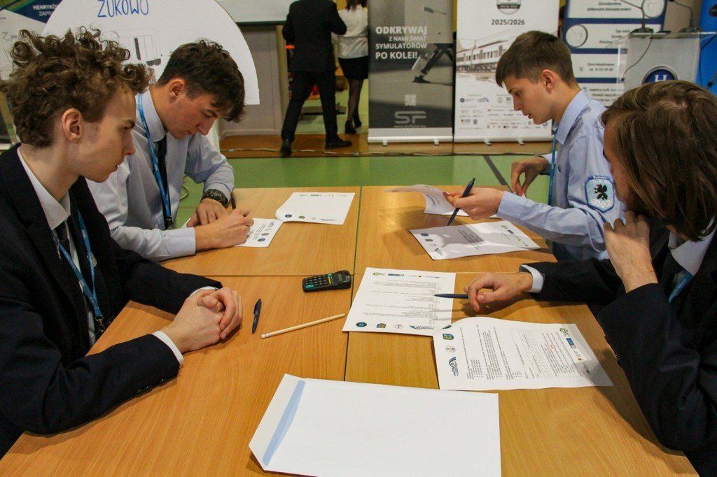 Legnica: Ogólnopolski Turniej Wiedzy o Transporcie Kolejowym &#34;Czas na... kolej&#34;