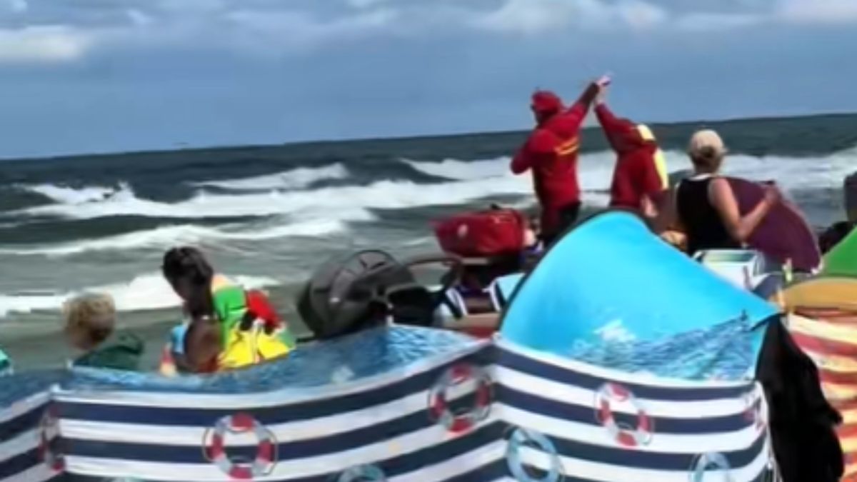 Wchodzili do wody pomimo czerwonych flag.