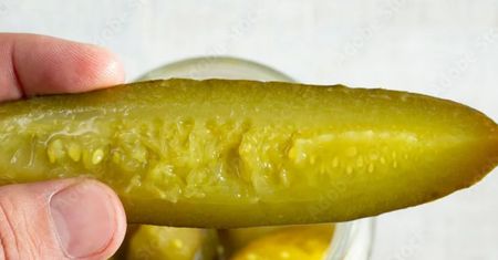 Ogórek jest miękki w środku i sflaczały? Na pewno popełniłeś ten błąd przy kiszeniu