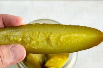 Ogórek jest miękki w środku i sflaczały? Na pewno popełniłeś ten błąd przy kiszeniu