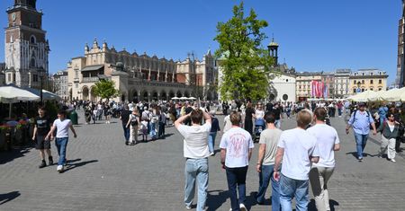 "Turyści, do domu"? W polskich miastach rośnie frustracja