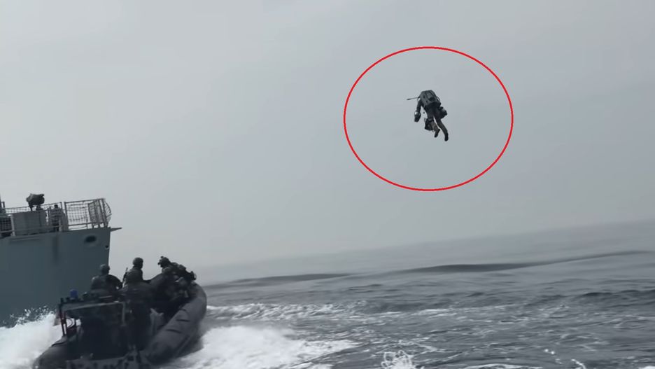 Royal Marines testują kombinezon odrzutowy Gravity