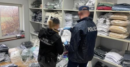 Naloty na magazyny i mieszkania. Udana akcja KAS i policji