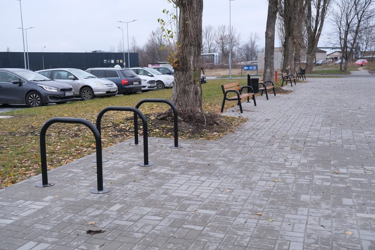 Skwer przed sklepem Aldi przy ul. Gospodarczej w Lublinie