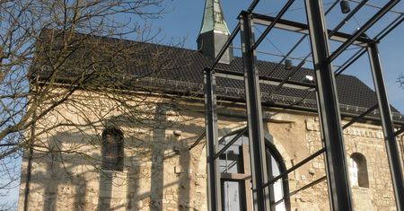 Imigrant zdemolował zabytkowy kościół. "Zerwał ze ściany średniowieczny krucyfiks"