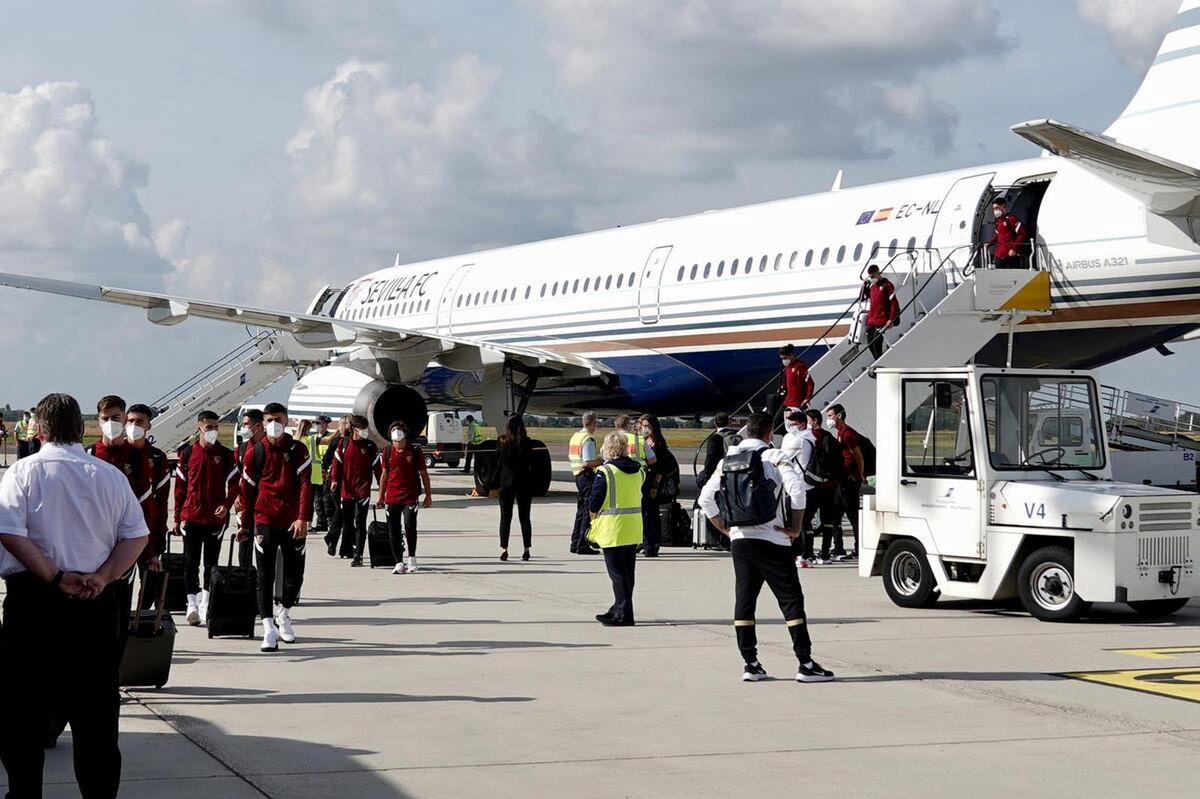 The players of Sevilla FC couldn't use their airplane.