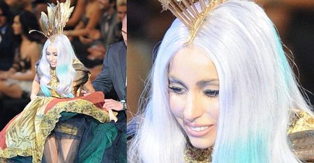 GaGa w "butach kosmity"!