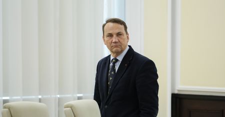 Trump uderzy cłami w Europę? Sikorski: UE będzie zmuszona do działań