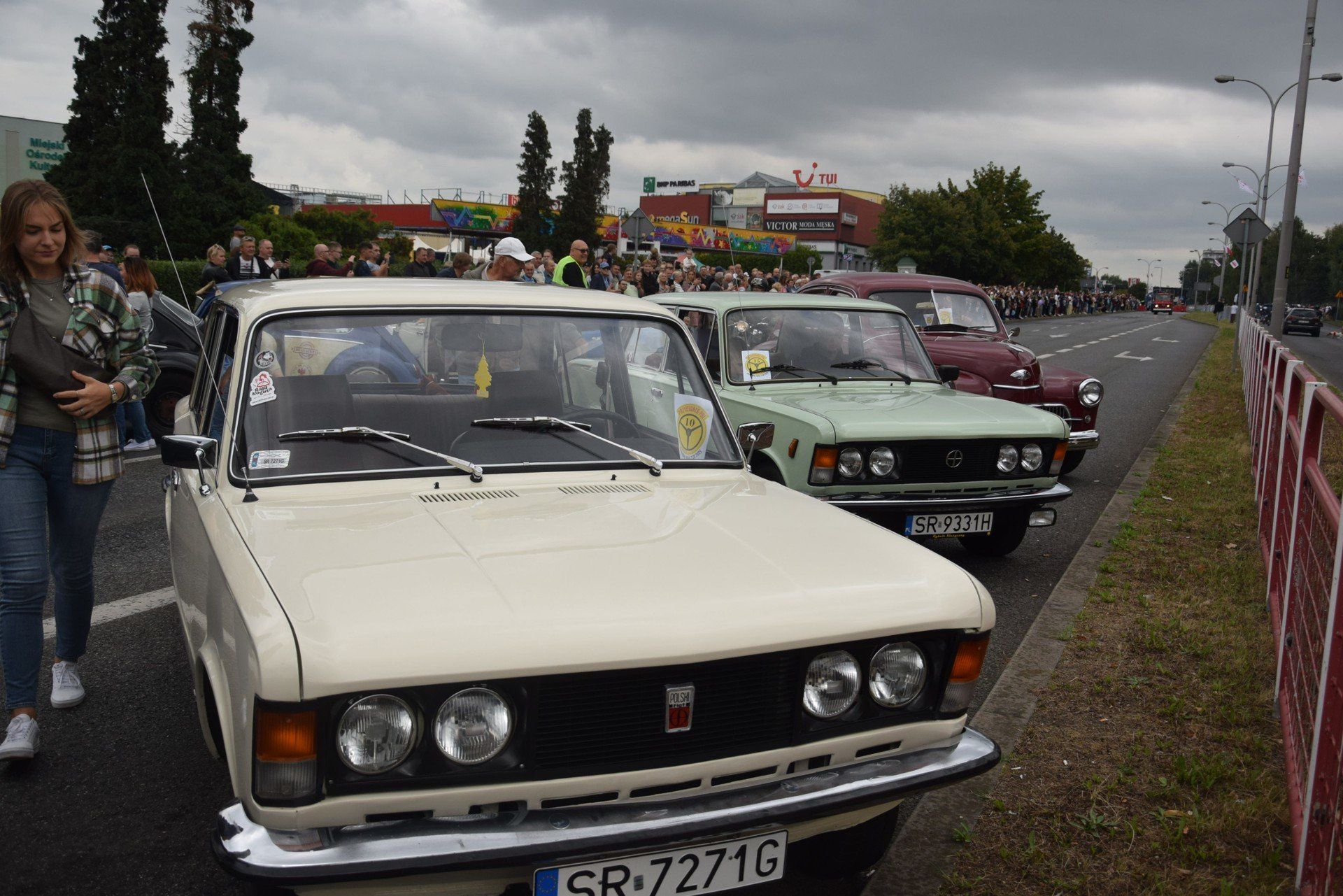Parada aut z okresu PRL w Jastrzębiu