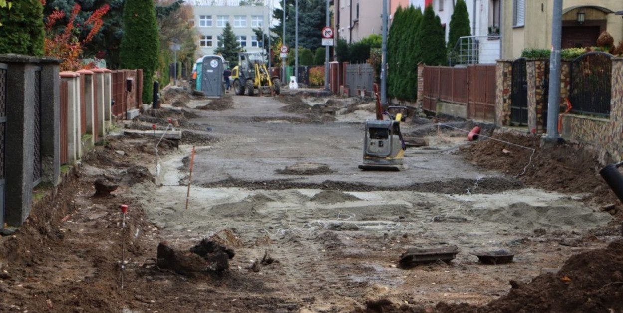 Legnica: Na Słonecznej wykonano podbudowę jezdni. Kolejne prace w toku