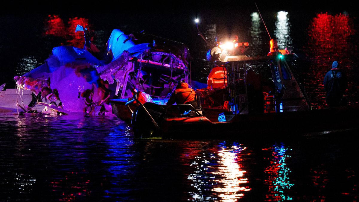 ARLINGTON, VIRGINIA - JANUARY 30: (EDITORS NOTE: Image contains graphic content) Emergency response teams including Washington, DC Fire and EMS, DC Police and others, assess airplane wreckage in the Potomac River near Ronald Reagan Washington Airport on January 30, 2025 in Arlington, Virginia. An American Airlines flight from Wichita, Kansas collided with a helicopter while approaching Ronald Reagan National Airport. (Photo by Andrew Harnik/Getty Images)
