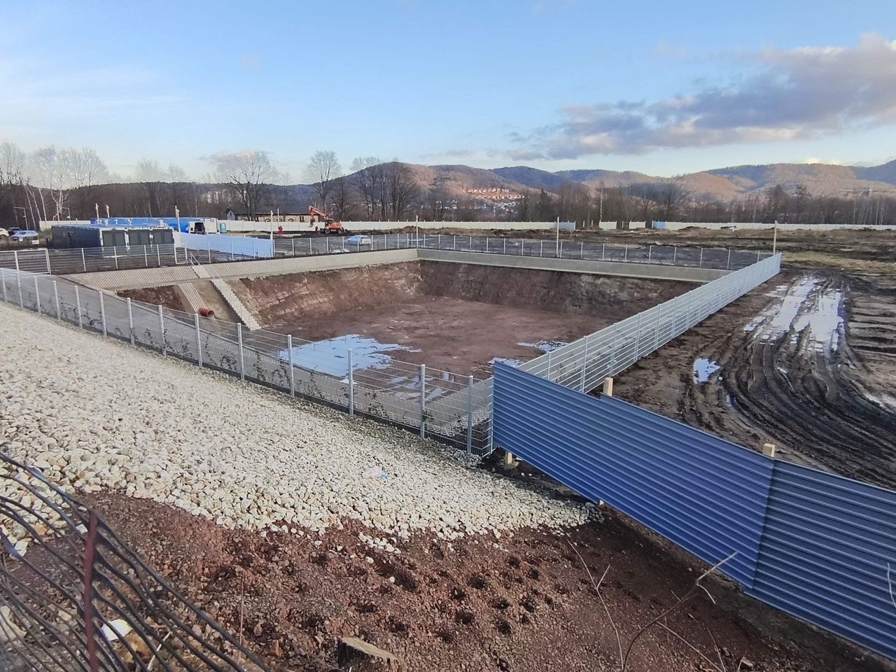 Wałbrzych: Ogromny zbiornik już gotowy. Obok kolejna inwestycja