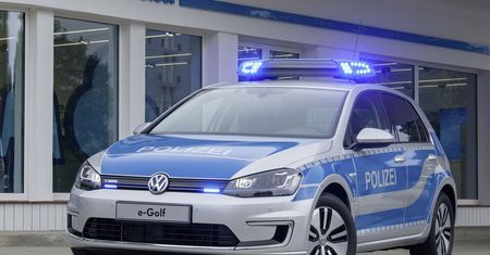 Policyjny Volkswagen Golf na baterie