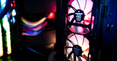 Wentylatory Corsair iCUE SP RGB Elite świecą się jak psi nosek