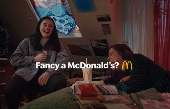 Śmiech wypełnia nową kampanię brytyjskiego McDonald's