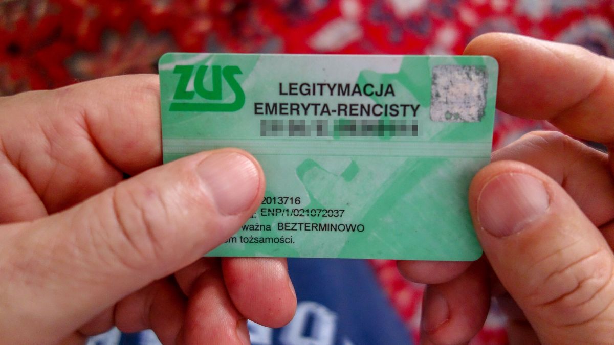 Co daje legitymacja emeryta?