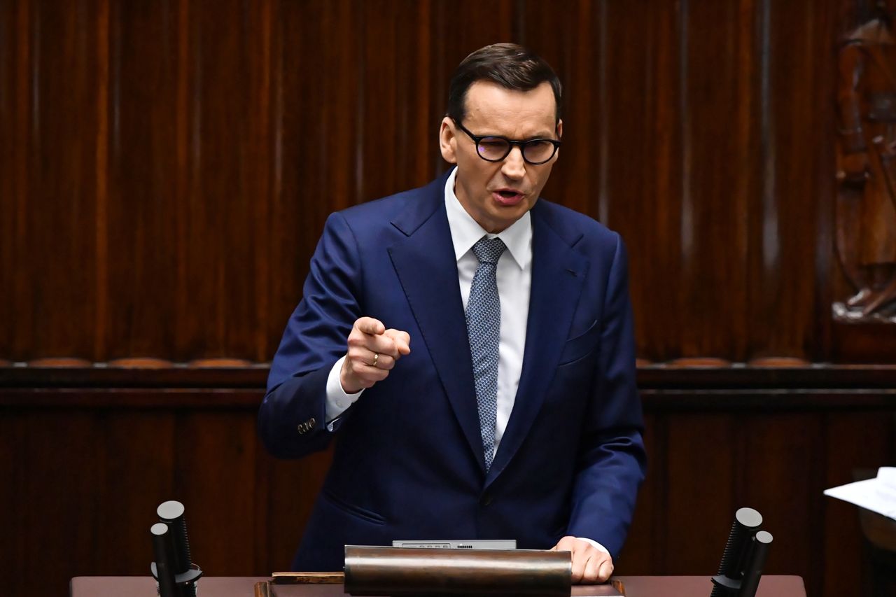 "Nad Polską zawisła czarna, ruska chmura". Morawiecki w Sejmie, przerywa mu opozycja