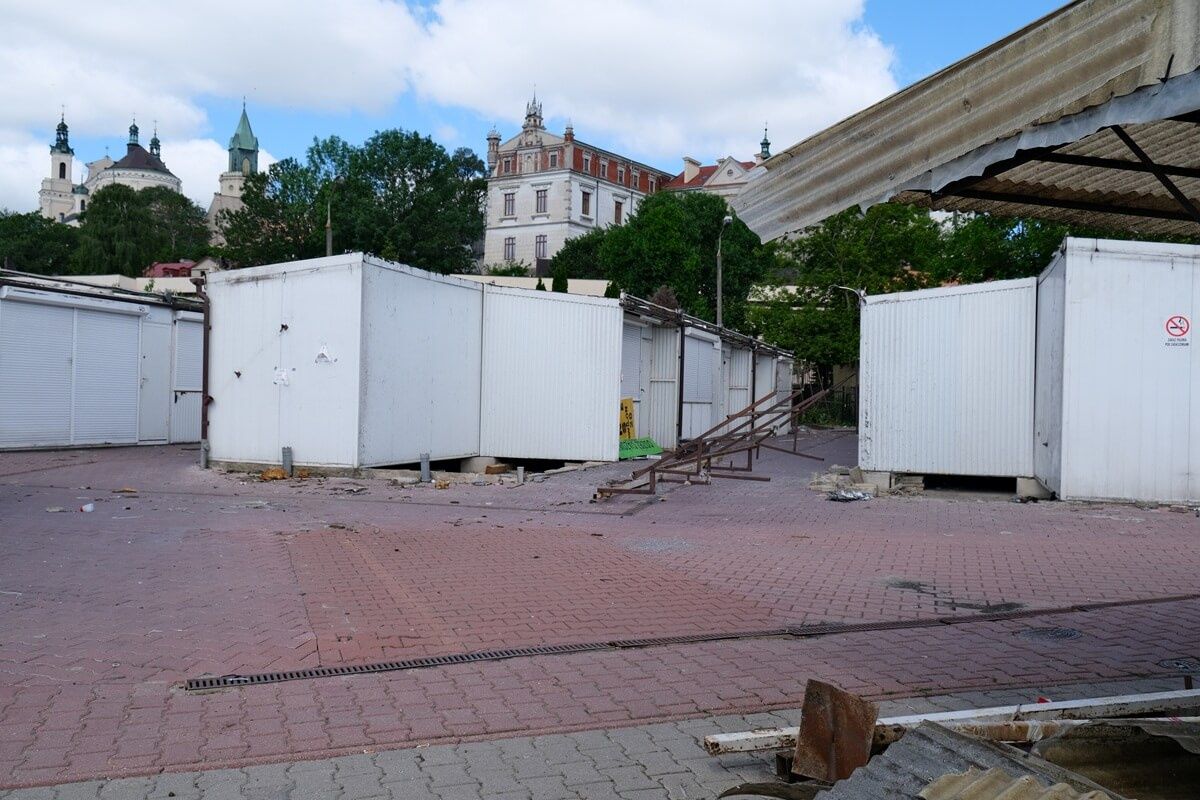 Rozbiórka części stoisk Targu pod Zamkiem