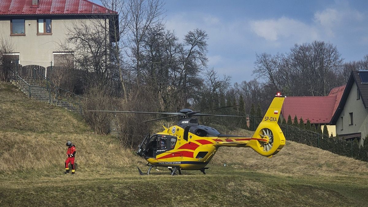 Helikopter zabrał chłopca do szpitala. Zmarł po kilku dniach.