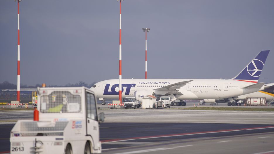 Koronawirus w Polsce. Warszawa. Zakażeni pracownicy LOT-u, Lotniska Chopina i ULC